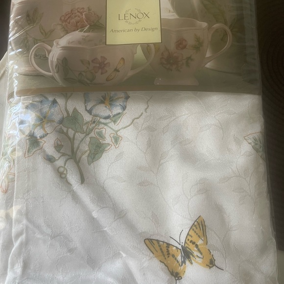 Lenox Fine Table Linen American by Design Butterfly Meadow Oblong - Picture 3 of 3